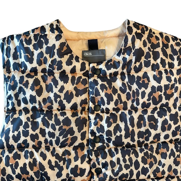 ASOS DESIGN Unisex Reversible Puffer Vest Leopard Print and Tan - Size Small - Picture 5 of 12